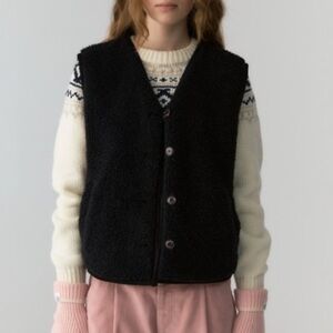 Black Sherpa Button-Front Vest - Women's